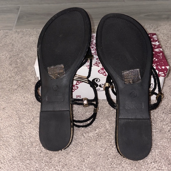 Guess - Picture 2 of 5